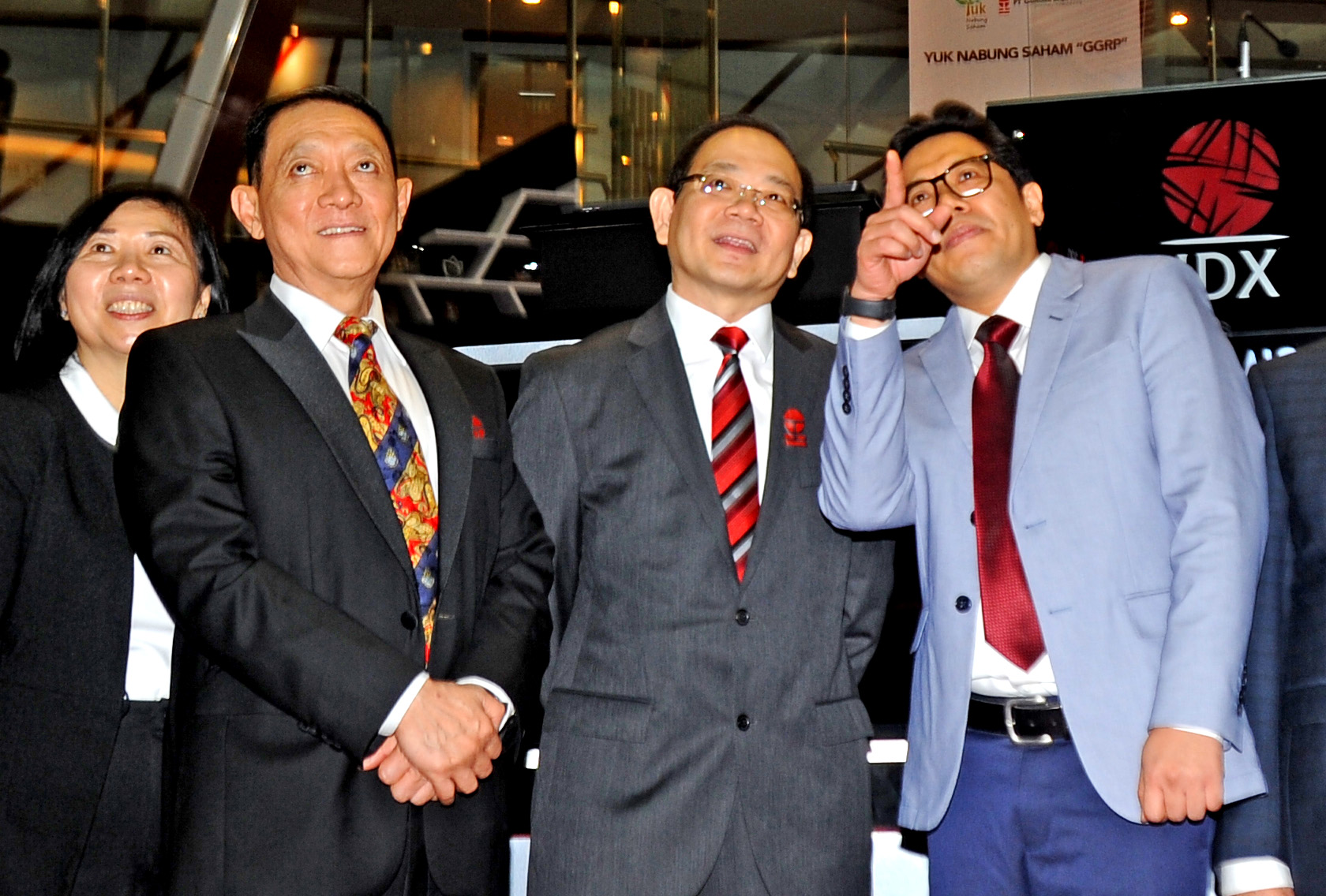 GUNUNG RAJA PAKSI: saat pencatatan saham PT Gunung Raja Paksi di BEI, Jakarta, Kamis (19/9/2019)