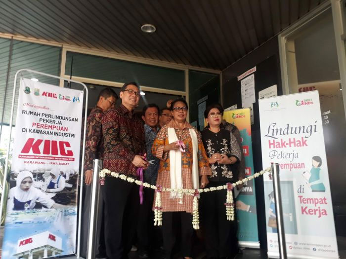 Menteri Pemberdayaan Perempuan dan Perlindungan Anak Yohana Yembise meresmikan Rumah Perlindungan Pekerja Perempuan di KIIC Karawang  