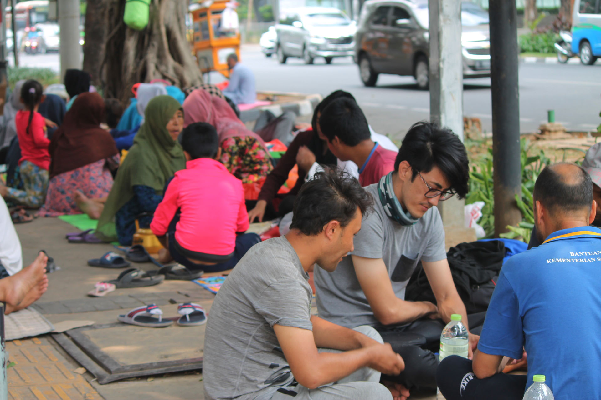 Puluhan para pencari suaka asal Afghanistan dan Somalia kembali menghuni trotoar di sekitar Kebon Sirih