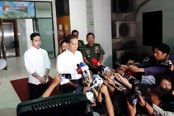Presiden Joko Widodo memberikan keterangan kepada wartawan di RSPAD terkait wafatnya BJ Habibie.