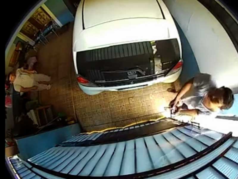 Tangkapan layar CCTV di rumah korban