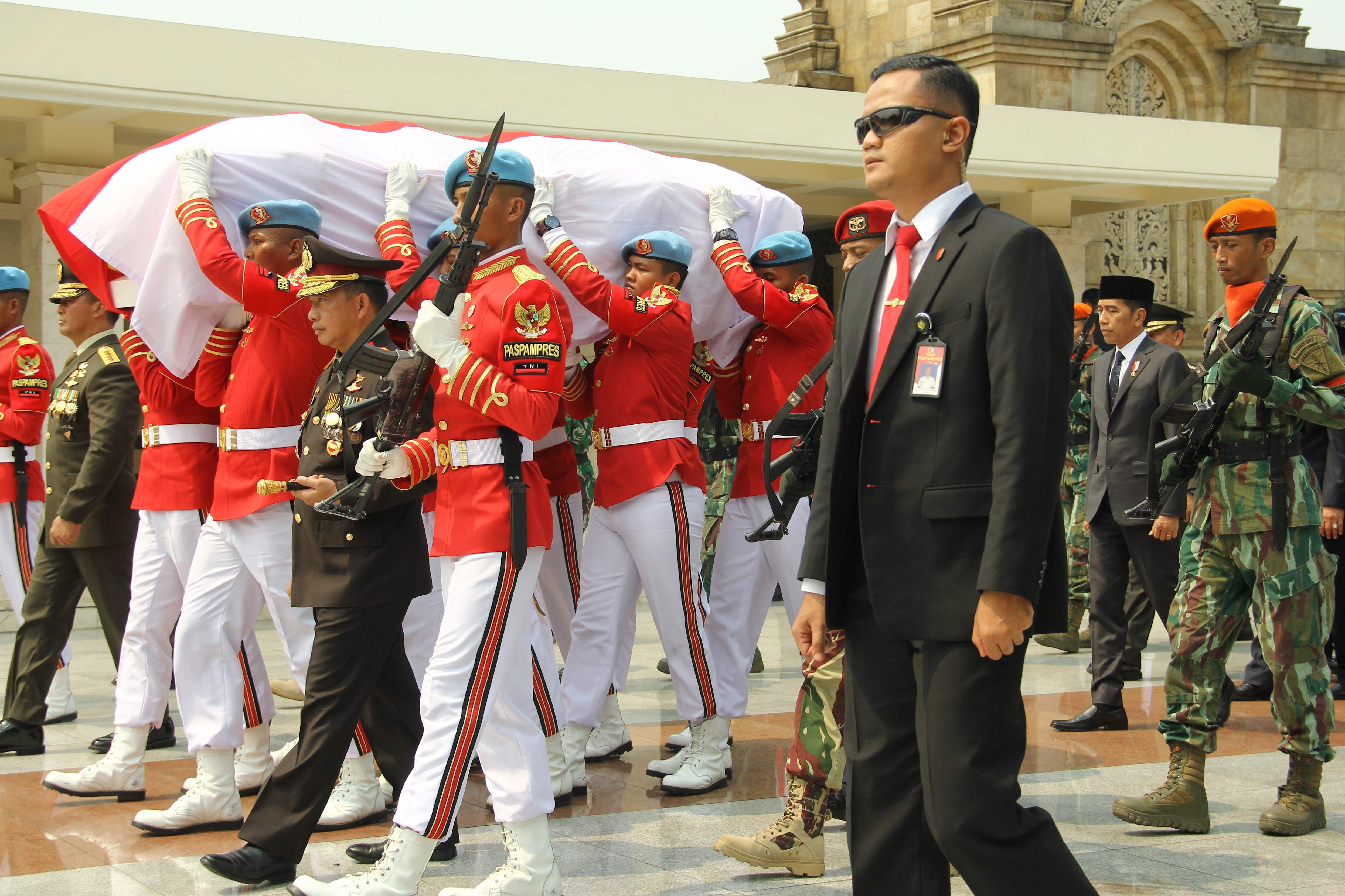 Upacara pemakaman BJ Habibie di taman makam Pahlawan Kalibata, Jakarta
