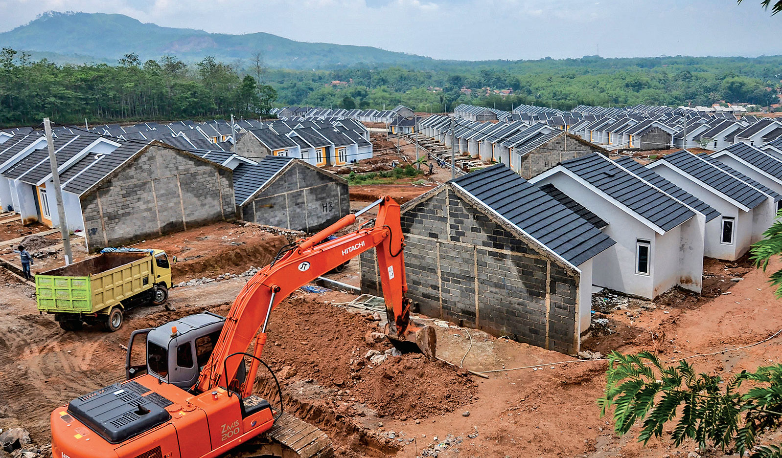 Pembangunan di sebuah kawasan perumahan di Cicalengka, Kabupaten Bandung, Jawa Barat, beberapa waktu lalu 