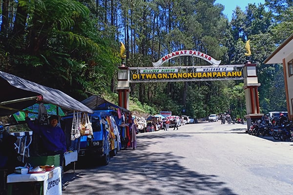 Taman  wisata alam Gunung Tangkuban Parahu