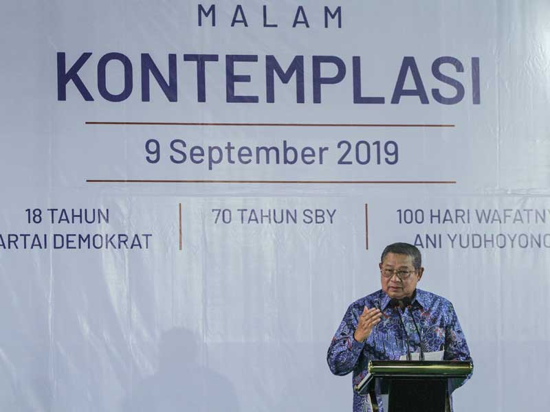 Ketua Umum Partai Demokrat Susilo Bambang Yudhoyono (SBY) menyampaikan pidato kontemplasi di Pendopo Puri Cikeas, Bogor, Senin (9/9/2019).