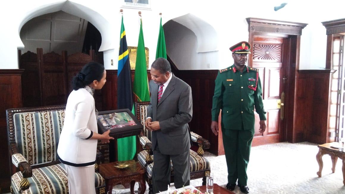 Menteri BUMN RIni M Soemarno bersama Presiden Zanzibar Ali Muhammad Shein