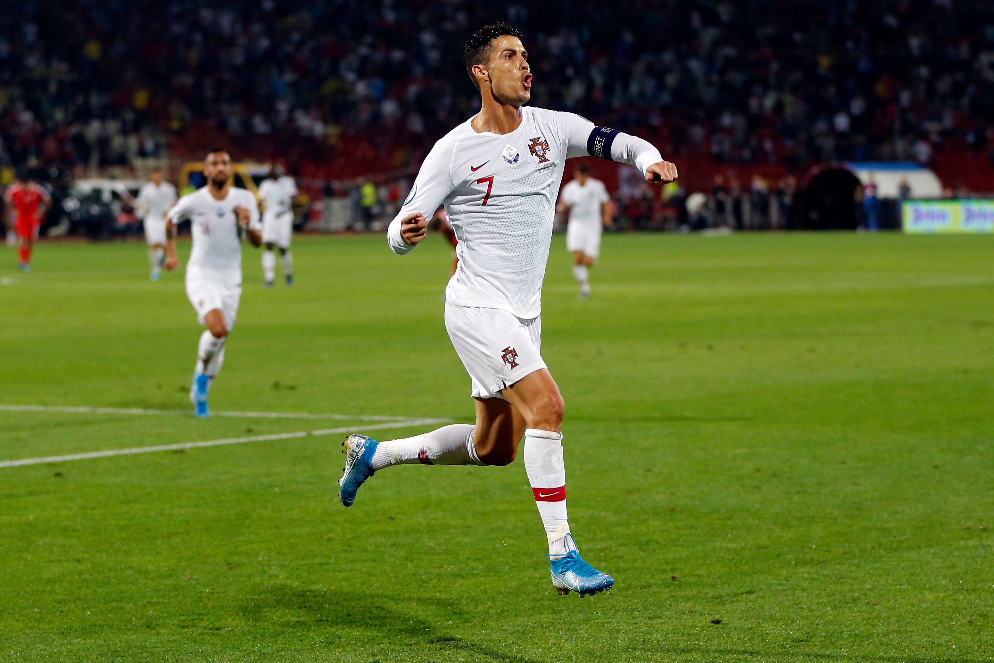 Cristiano Ronaldo melakukan selebrasi usai mencetak gol untuk Portugal.