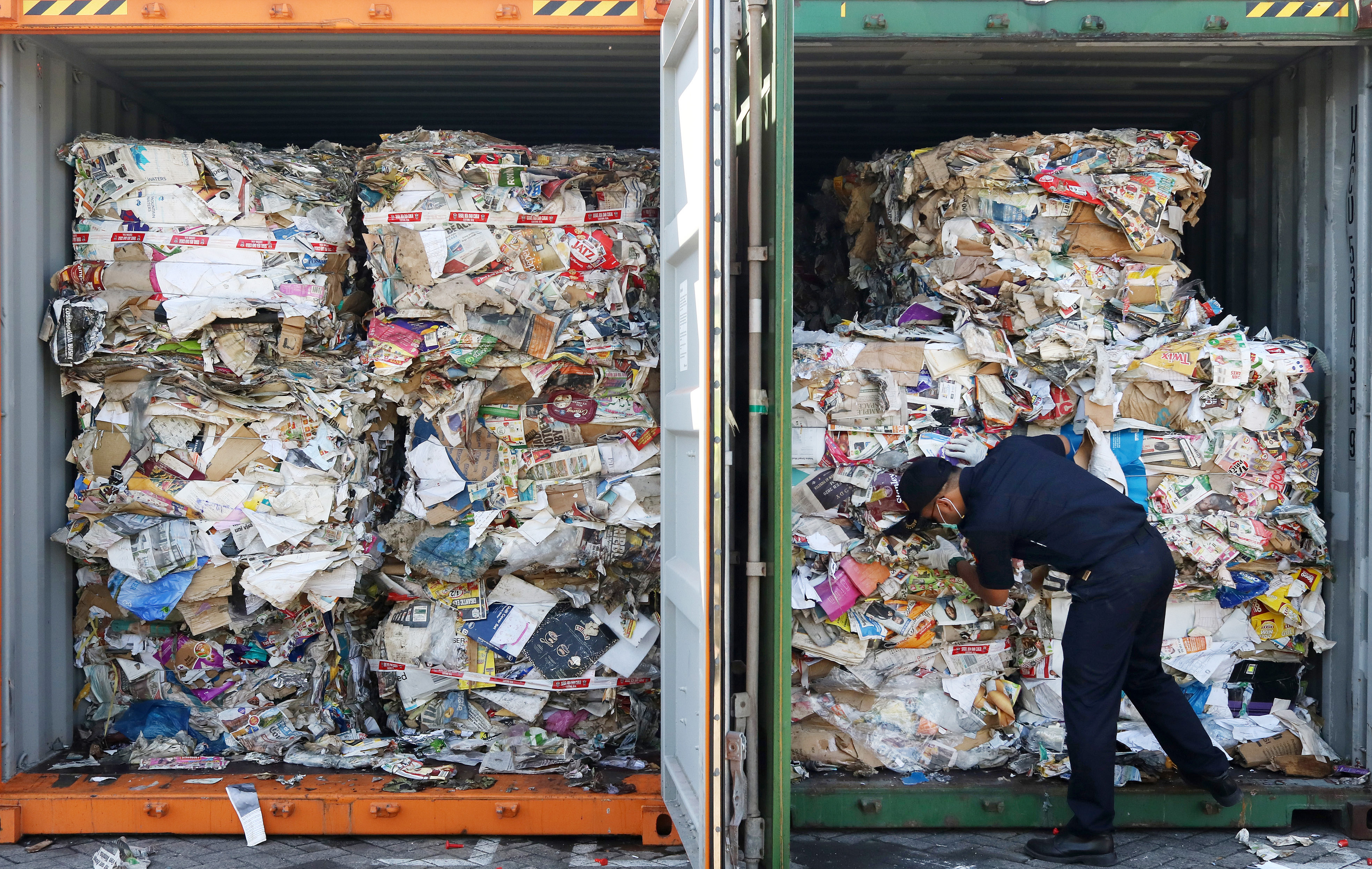 Kertas bekas impor terkontaminasi limbah B3