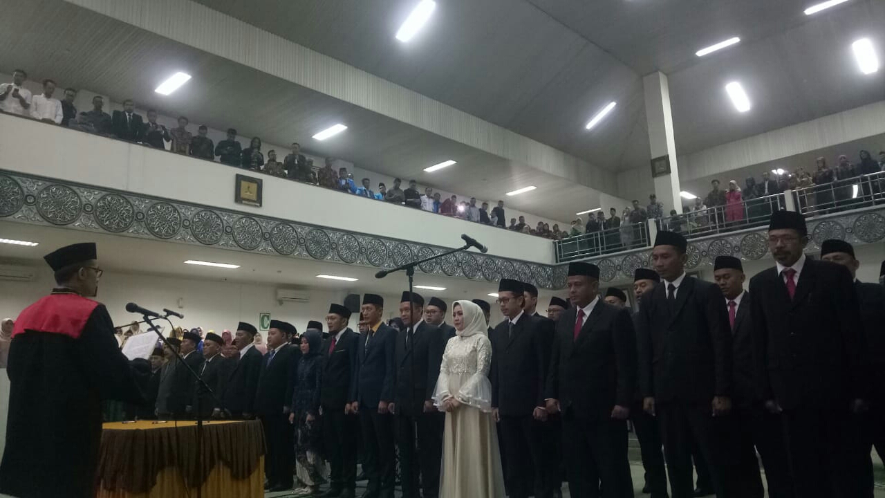 Pelantikan anggota DPRD Kabupaten Cianjur terpilih periode 2019-2024 di Gedung DPRD, 5 Oktober 2019.