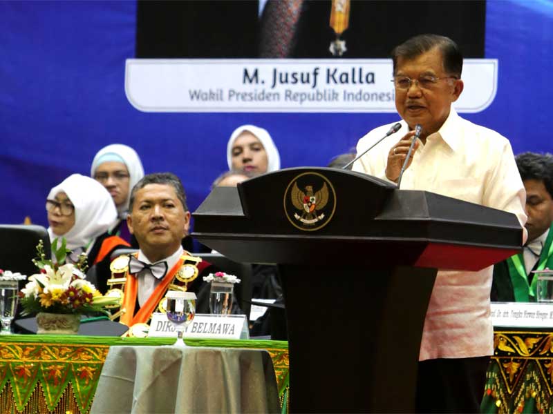 Wakil Presiden Jusuf Kalla menyampaikan orasi ilmiah di Gedung AAC Dayan Dawood Universitas Syiah Kuala (Unsyiah), Banda Aceh,