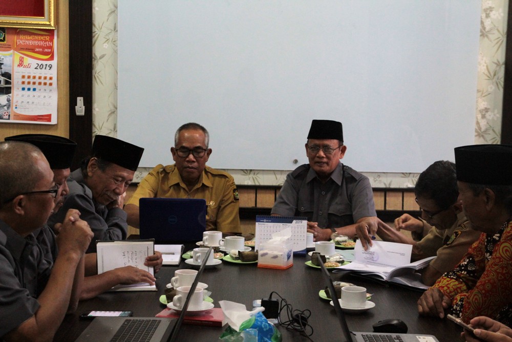 Dewan Pendidikan Kabupaten Brebes studi banding pendidikan karakter di Kabupaten Kulon Progo, DIY, Kamis (26/9).  