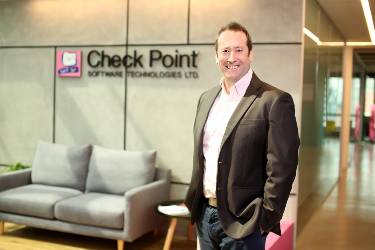 Evan Dumas, Direktur Regional Asia Tenggara di Check Point Software Technologies, .