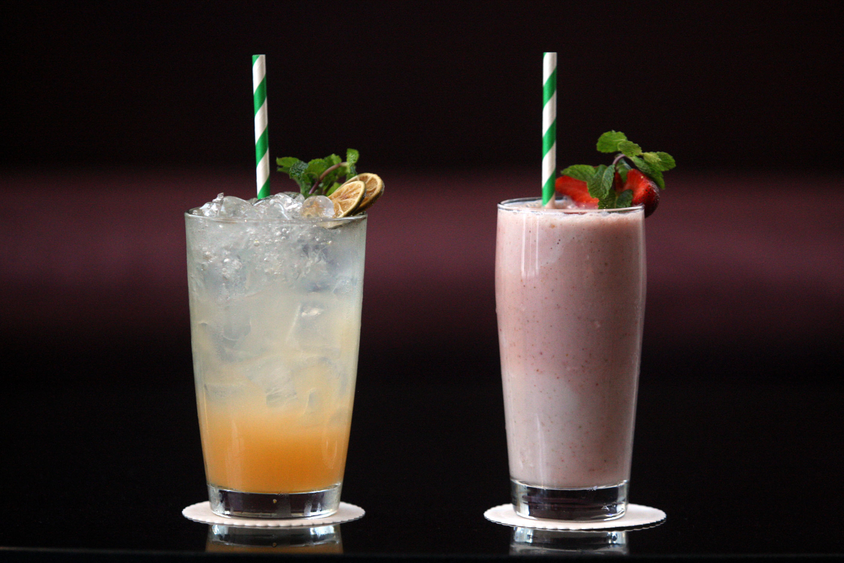 Kuliner menu makanan dan minuman serta interior Duta Lounge, Hotel Holiday Inn & Suites Jakarta Gajah Mada.