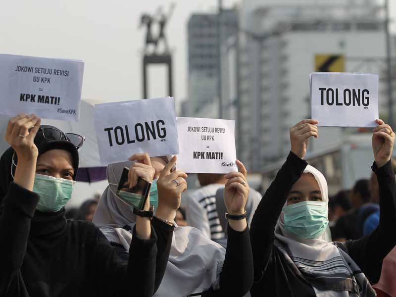 Sejumlah pegawai Komisi Pemberantasan Korupsi (KPK) yang tergabung dalam Wadah Pegawai KPK, melakukan aksi selamatkan KPK.