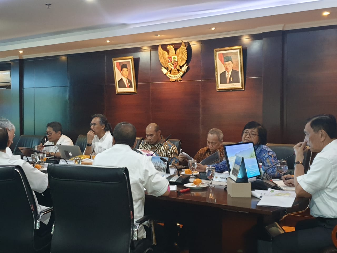 Rapat Kordinasi (Rakor) Tingkat Menteri dan Gubernur yang dipimpin Menko Maritim, Luhut Binsar Pandjaitan, di Jakarta, pada Senin (29/9).