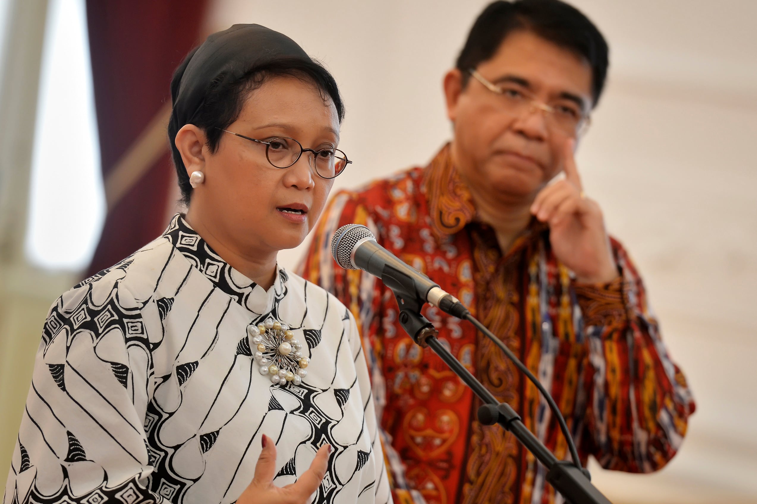  Menlu RI Retno LP Marsudi (kiri).