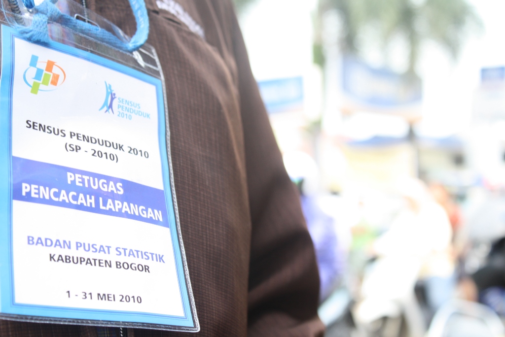 Petugas sensus penduduk pada 2010 silam