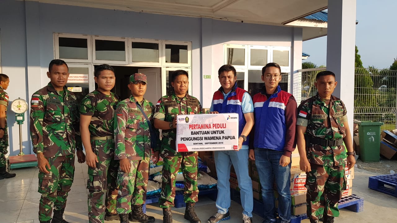 Tim Pertamina Peduli memberikan bantuan untuk pengungsi di Wamena