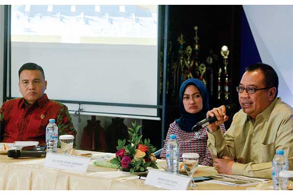 Dirut Angkasa Pura I Faik Fahmi, Bupati Luwu Utara Putri Indah Indriani dan komisioner Komisi Kejaksaan Barita Simanjuntak