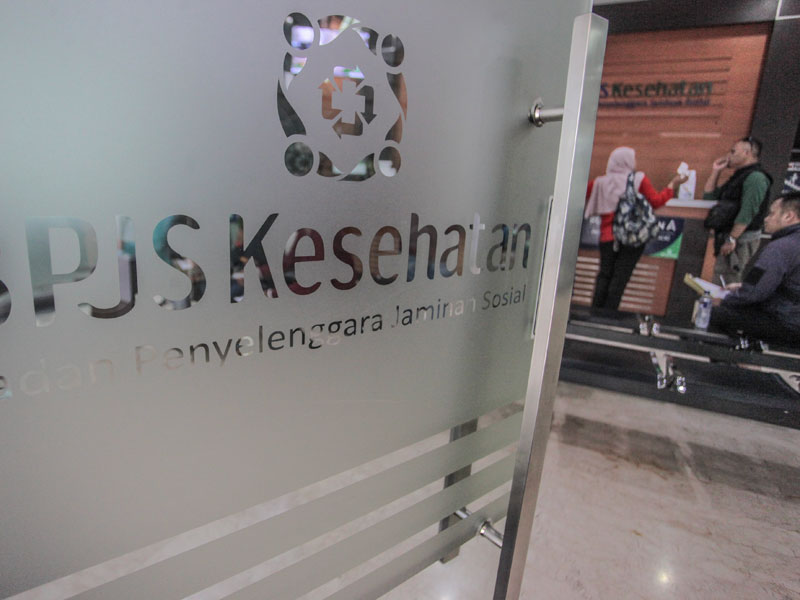 Warga mendaftar menjadi peserta Badan Penyelenggara Jaminan Sosial (BPJS) Kesehatan di Kantor Cabang BPJS Kesehatan Jakarta Selatan.