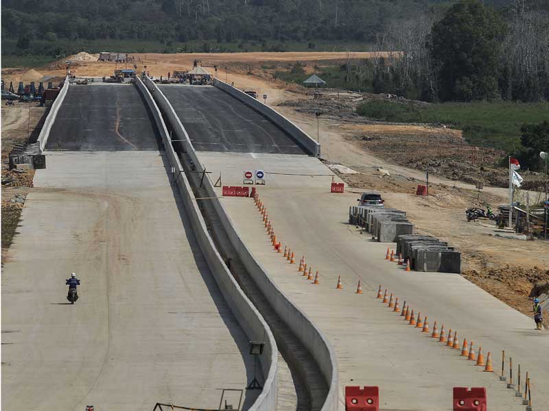Proyek pembangunan jalan Tol Balikpapan-Samarinda yang melintasi wilayah Samboja di Kutai Kartanegara, Kalimantan Timur