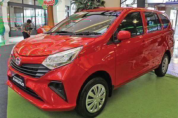 New Sigra muncul dengan kesan yang lebih stylish dan elegan, terlihat dari grille, bumper, rear garnish baru, 