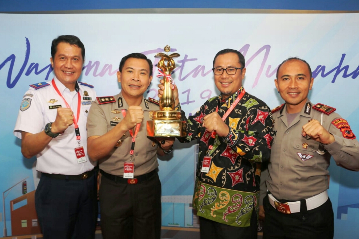 Wali Kota Sukabumi Achmad Fahmi (kedua dari kanan), Kapolres Sukabumi Kota AKBP Susatyo Purnomo Condro, dan Kadishub Abdul Rachman (kiri).