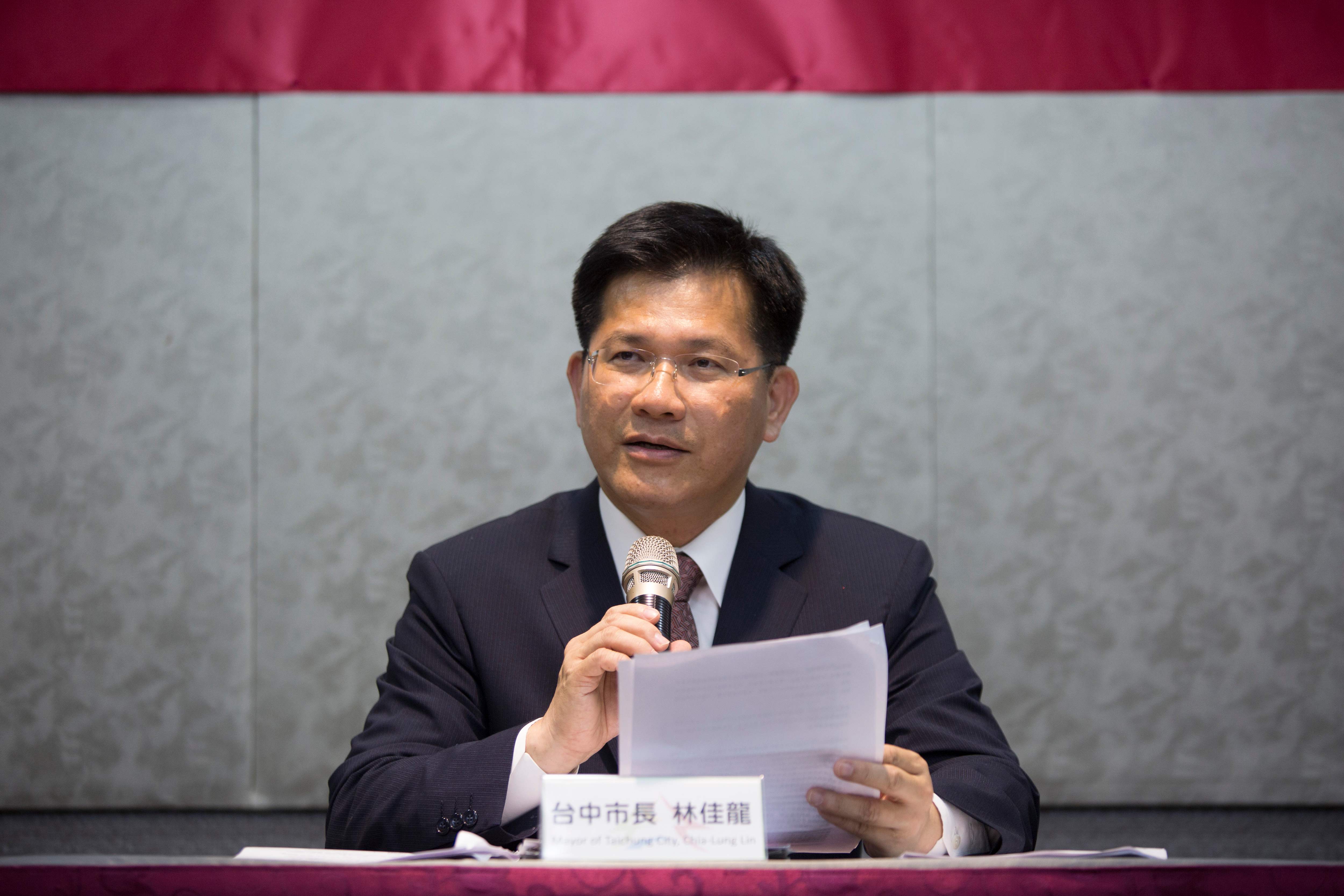 Menteri Perhubungan dan Komunikasi Taiwan Lin Chia-lung