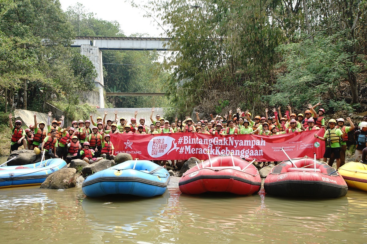 Dalam rangka World Clean Up Day 2019, lebih dari 100 sukarelawan telah membersihkan berton-ton sampah domestik di hulu Sungai Cisadane.