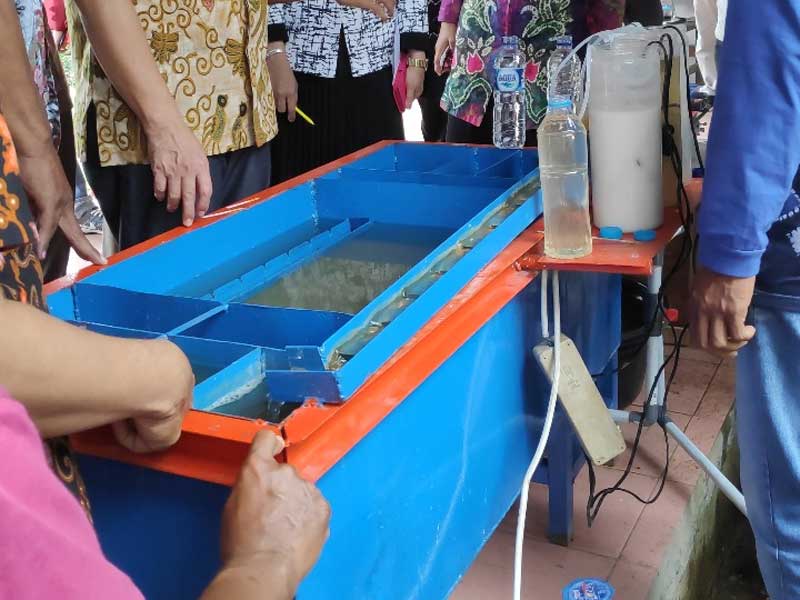 Alat penjernih air gambut dari desa Jejangkit Timur Kalimantan Selatan