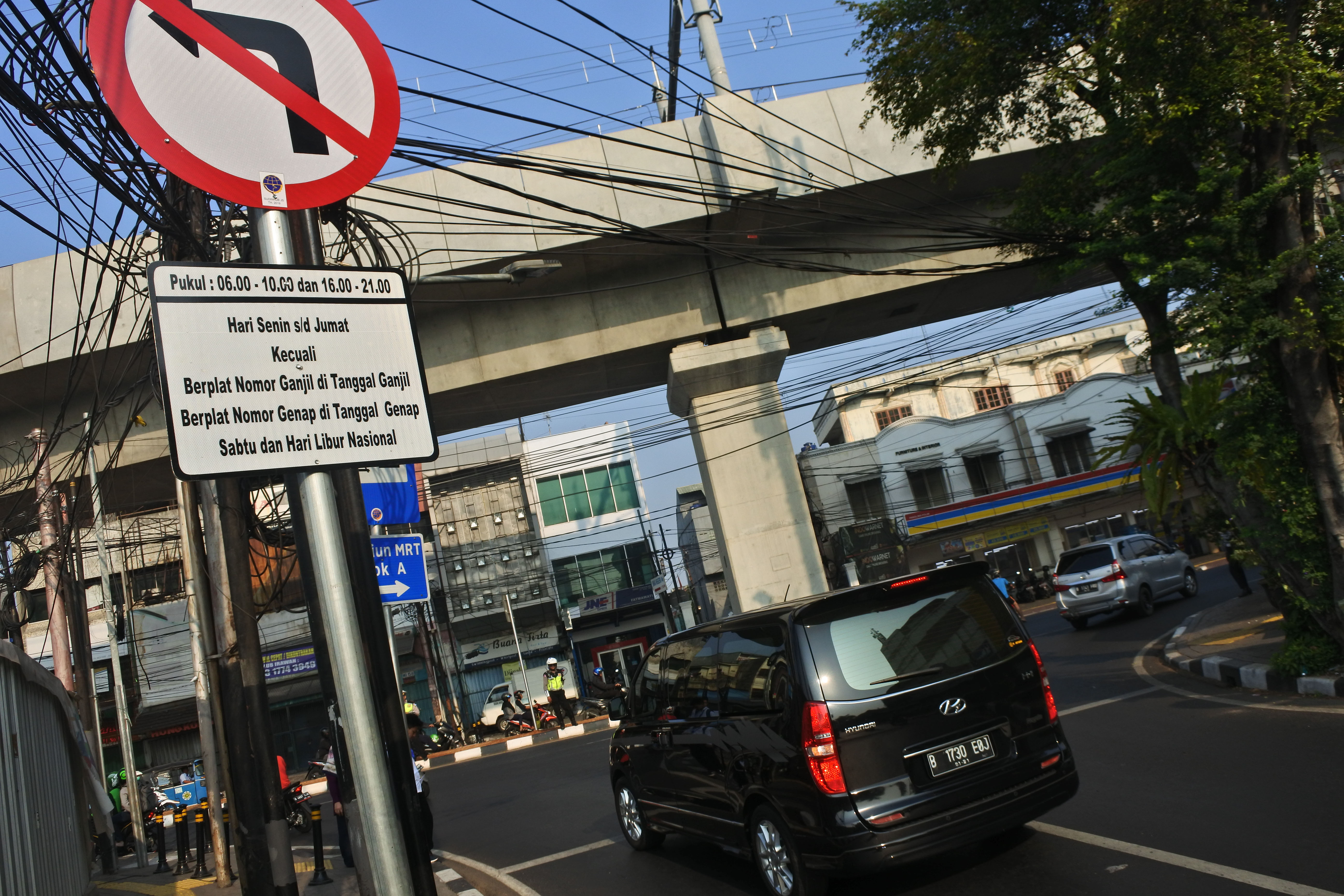 Eambu lalu lintas kebijakan ganjil-genap untuk kendaraan pribadi beroda empat