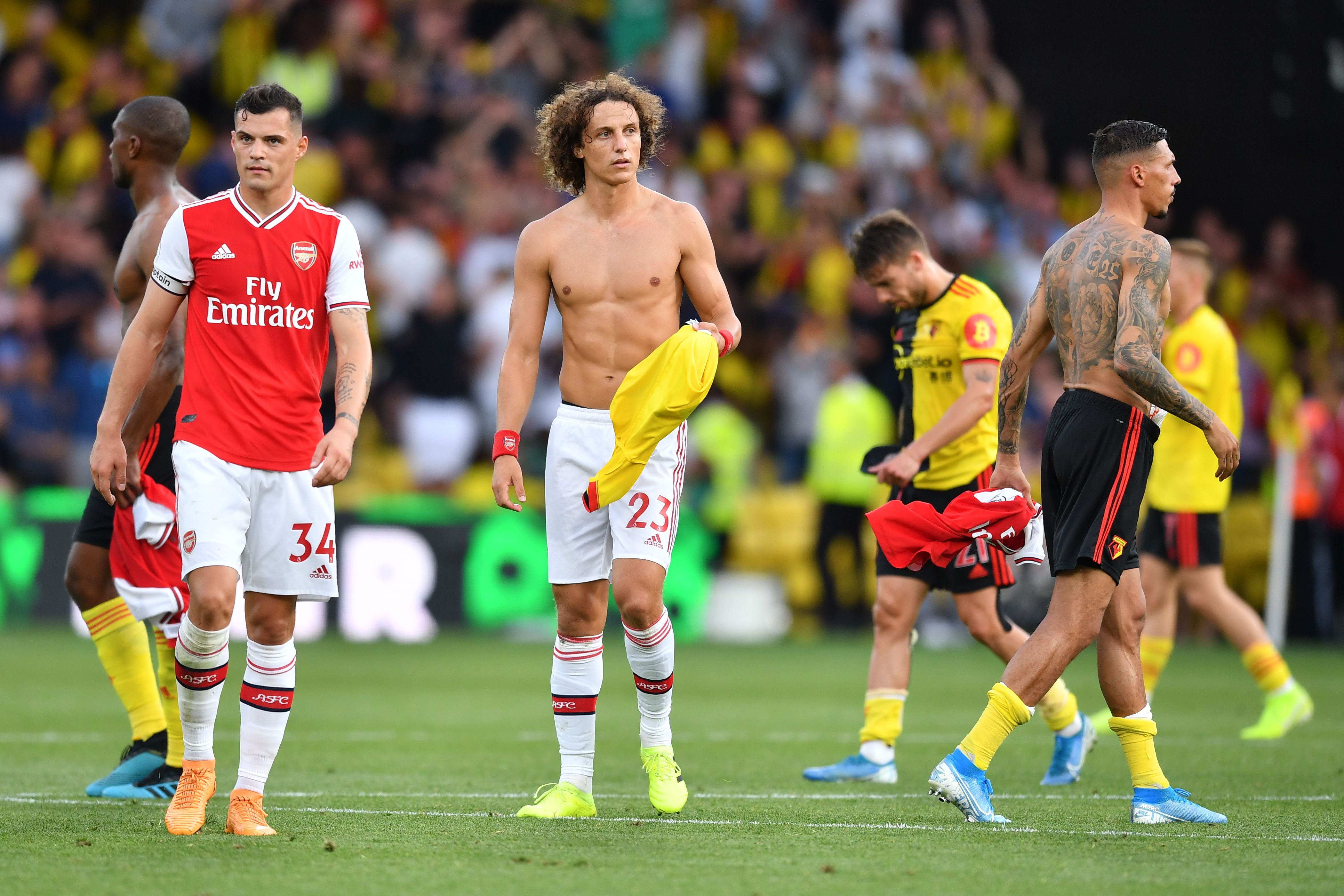 Bek Arsenal, David Luiz (tengah) bereaksi setelah usai laga Arsenal lawan Watford di Vicarage Road Stadium, Watford, London, Minggu (15/9)