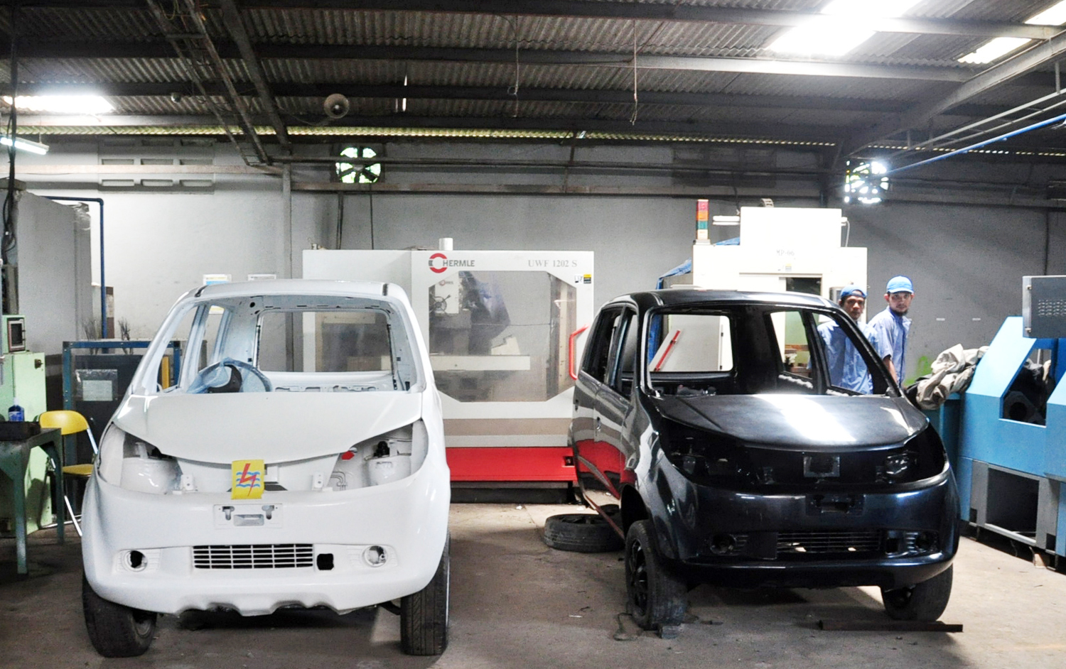 Pemerintah tengah memfinalisasi Peraturan Pemerintah (PP) terkait Pajak Penjualan atas Barang Mewah (PPnBM) bagi mobil listrik.