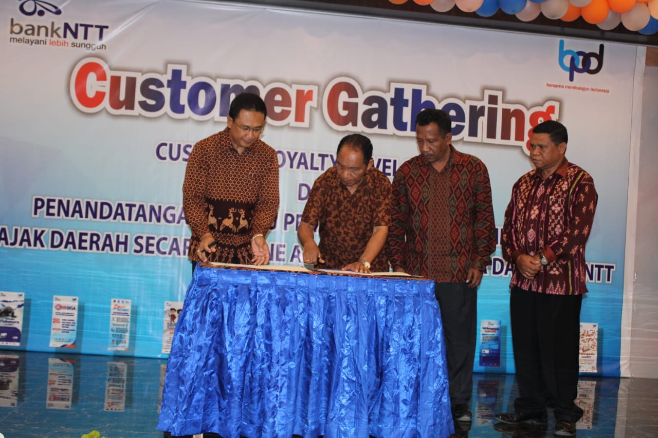 Penandatanganan MOU Pemda Sikka dan Bank NTT, terkait Digitalisasi penerimaan Daerah.