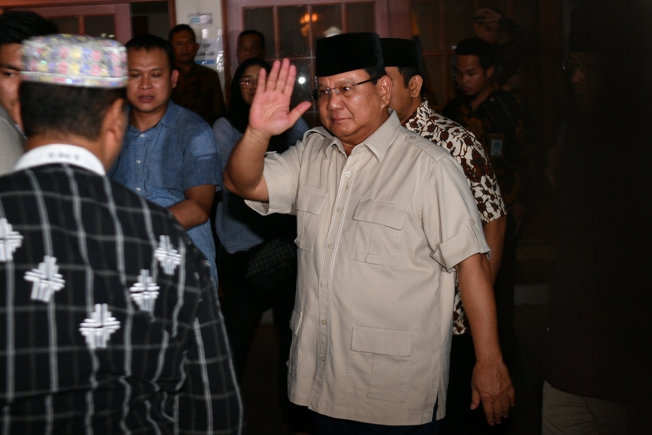 Ketua Umum Partai Gerindra Prabowo Subianto saat melayat ke rumah duka, Rabu (11/9).