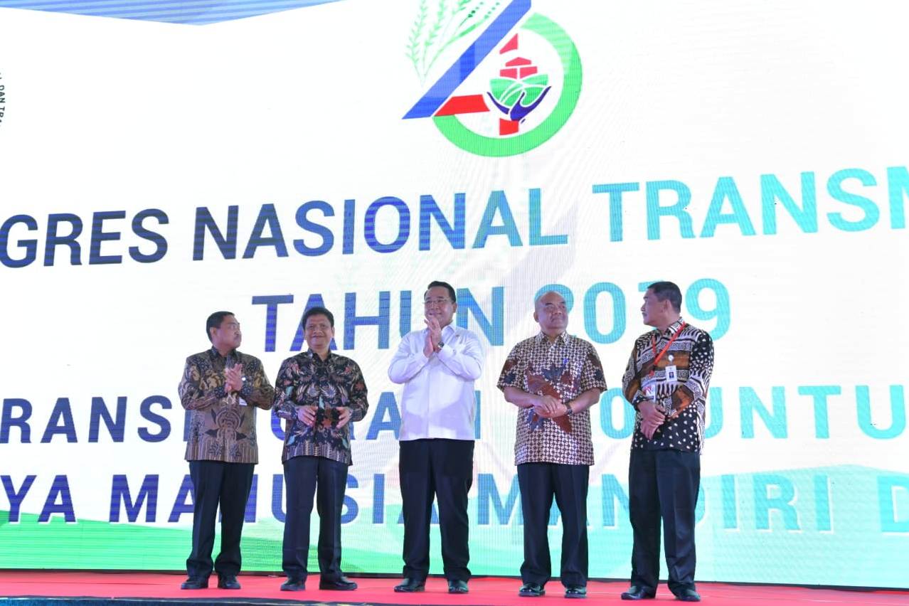 Mendes PDT Eko P Sandjojo bersama Wagub DIY Paku Alam X, Wakil Rektor UGM Bidang Perencanaan Keuangan dan SI Supriyadi.