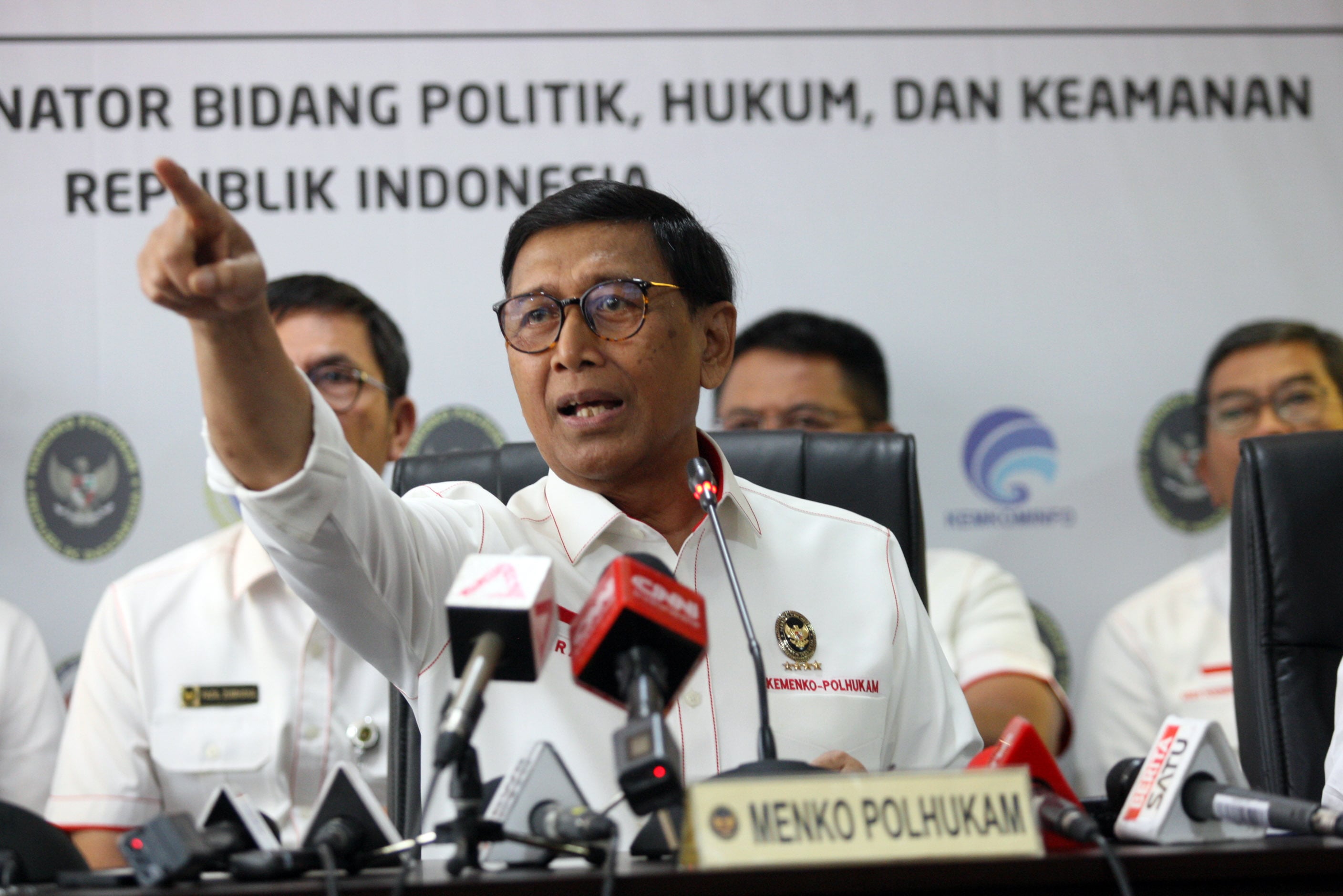  Menko Polhukam Wiranto memberikan keterangan saat konpers di Kemenkopolhukam, Jakarta, Selasa (3/9). 