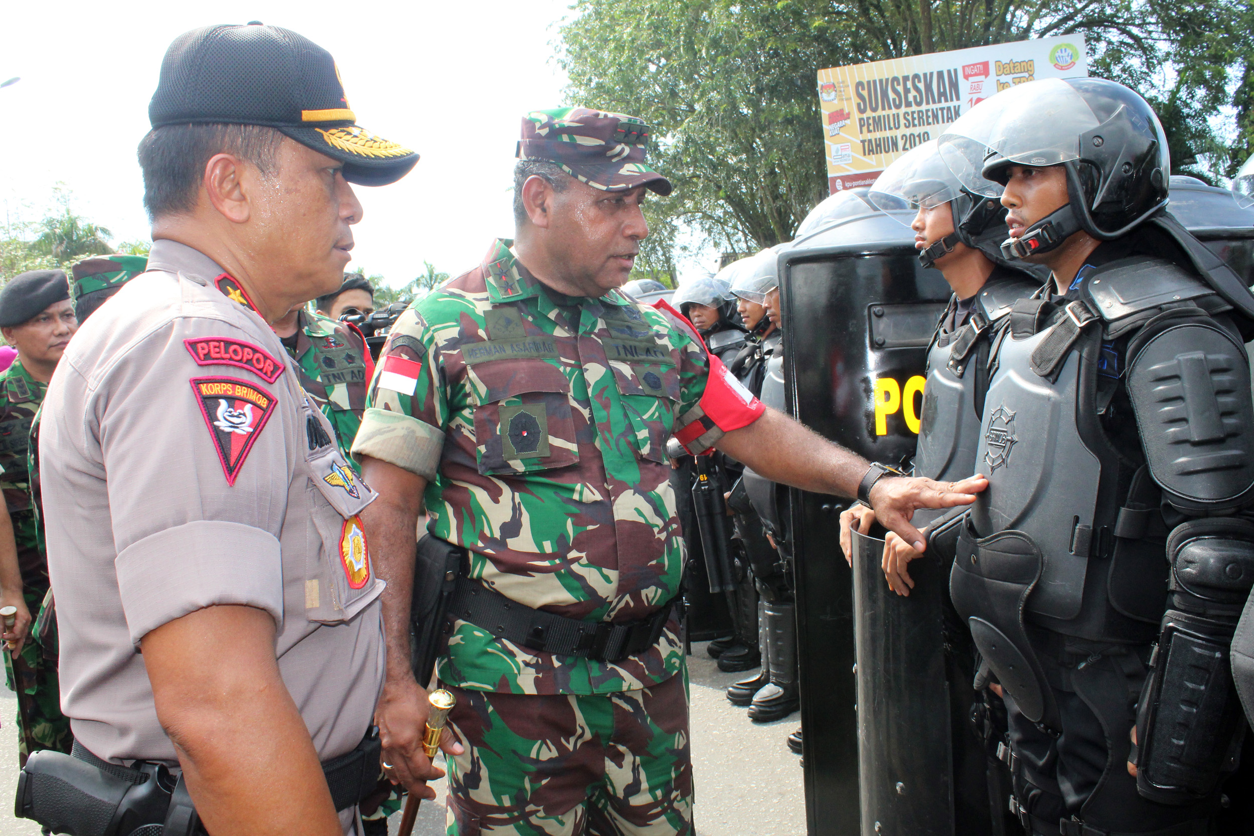  Mayjen TNI Herman Asaribab kini menjadi Pangdam Cenderawasih.  