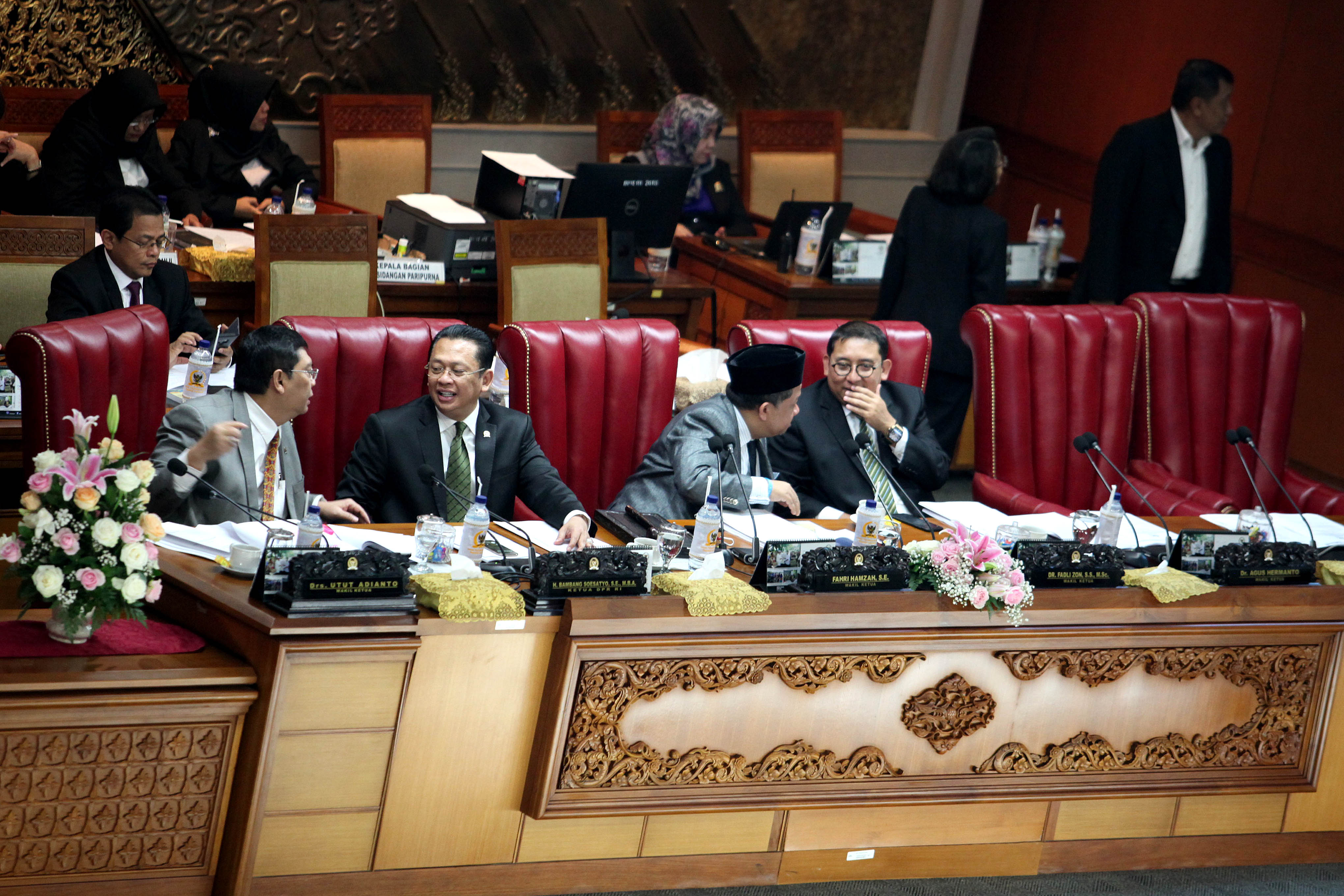 Rapat Paripurna DPR, selasa (17/9) yang salah satu agendanya pengesahan RUU Sumber Daya Air