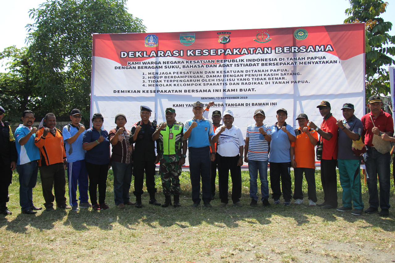 Para tokoh Jayapura yang mencetuskan deklarasi tolak separatisme dan radikalisme.