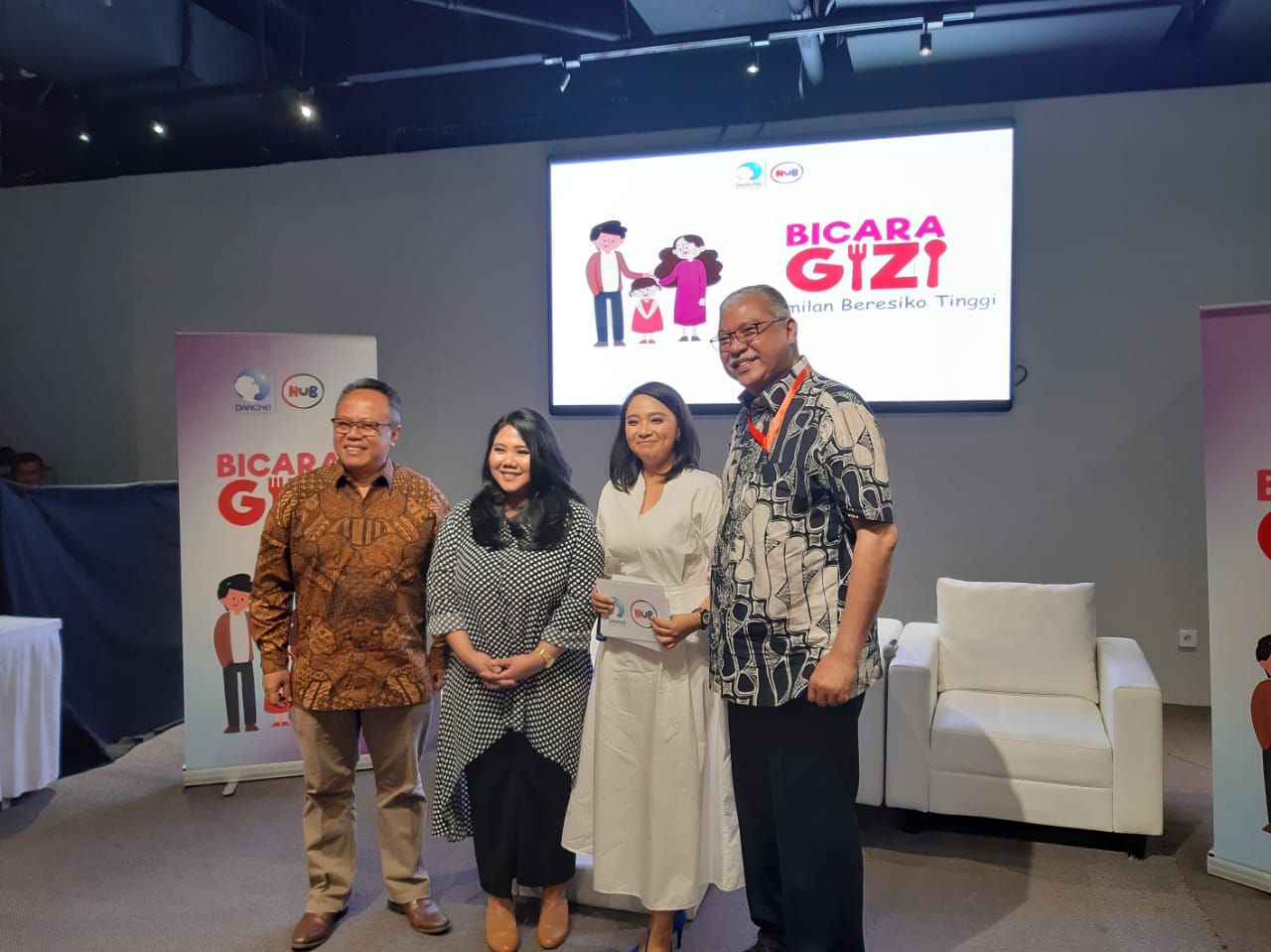 Pembicara dalam Diskusi Media bertajuk Bicara Gizi - Menghadapi Kehamilan Risiko Tinggi