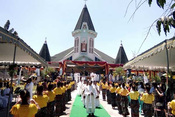 Perayaan 50 tahun berdirinya Sekolah Tinggi Filsafat Katolik (STFK) Ledalero, Minggu (8/9), dimaknai istimewa.