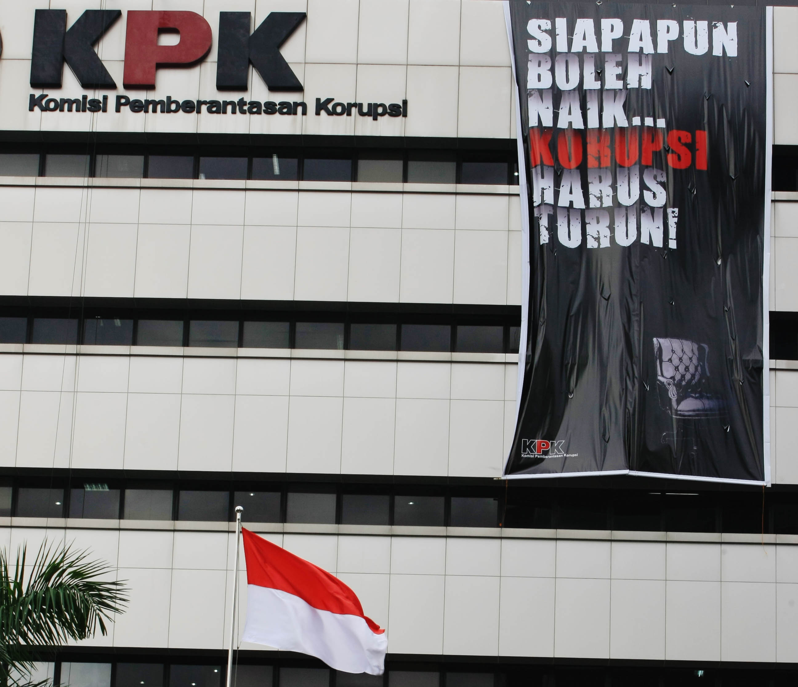 Sebuah poster terpampang di Gedung KPK Jakarta.