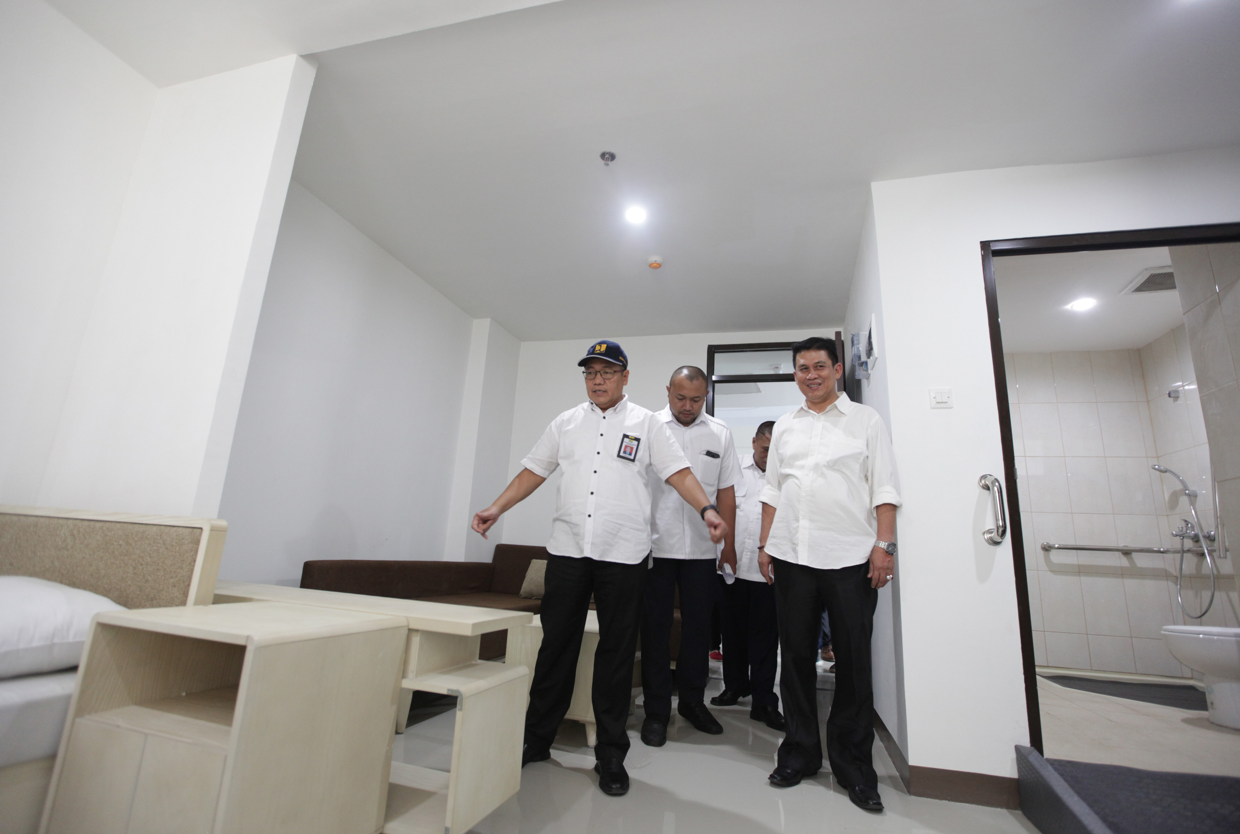 Direktur Jenderal Penyediaan Perumahan Khalawi Abdul Hamid (kiri)