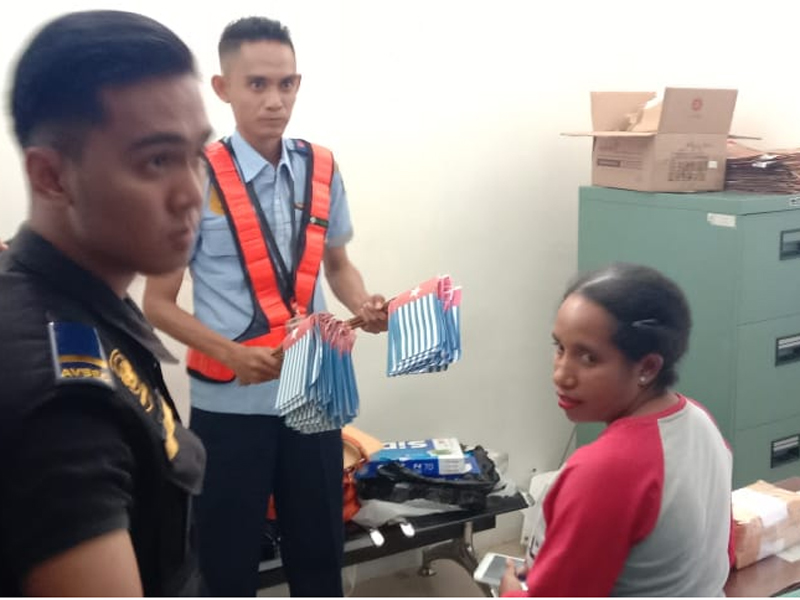 Ketua DPD Partai Perindo Kota Sorong Sayang Mandabayan ditangkap karena membawa 1.500 bendera bintang kejora.