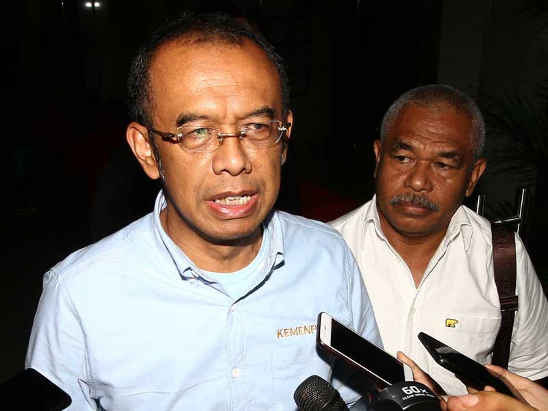 Sekretaris Menteri Pemuda dan Olahraga (Sesmenpora) Gatot S Dewa Broto (kiri).