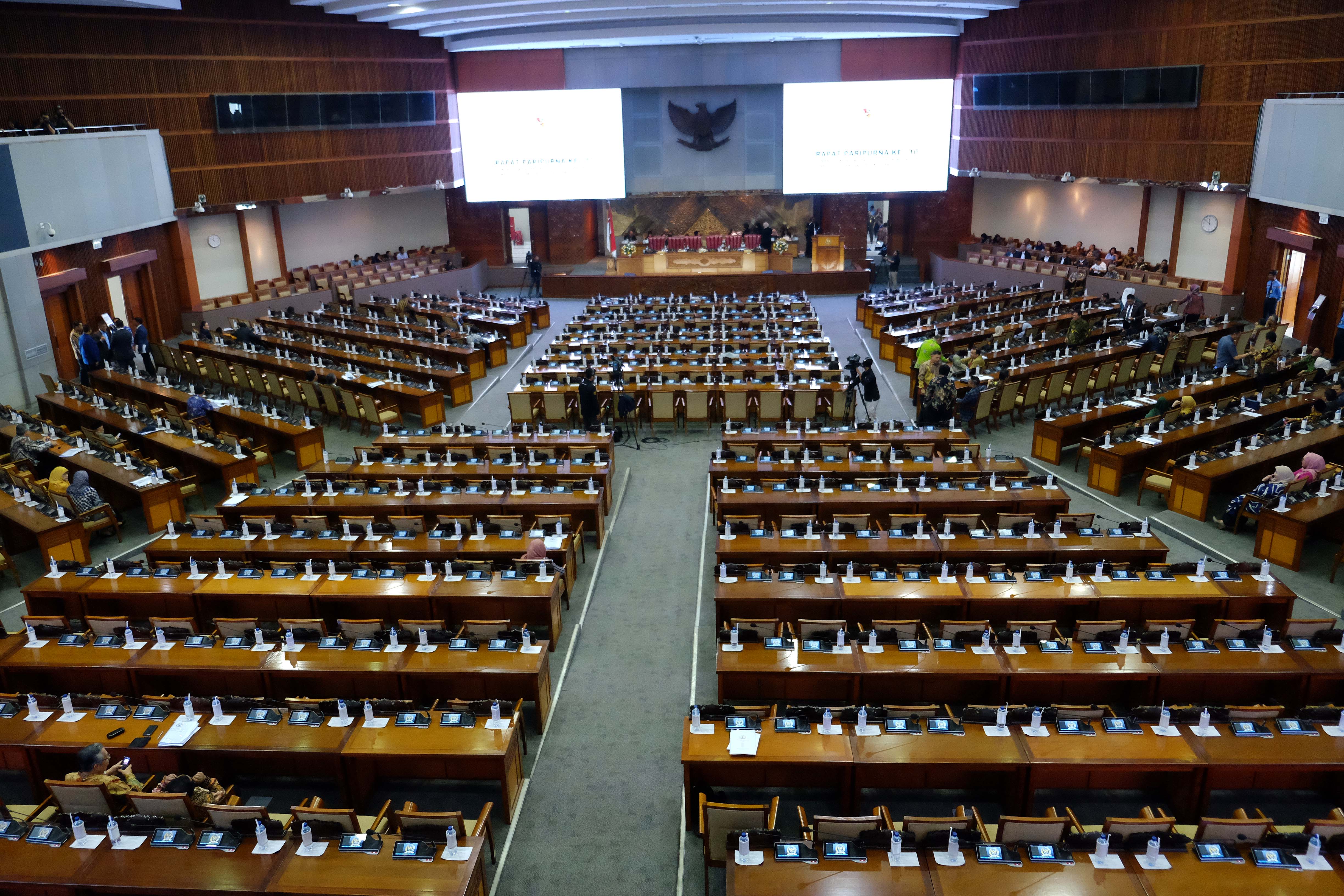Anggota dewan mengikuti rapat paripurna di Gedung Nusantara II DPR, Kompleks Parlemen Senayan, Jakarta