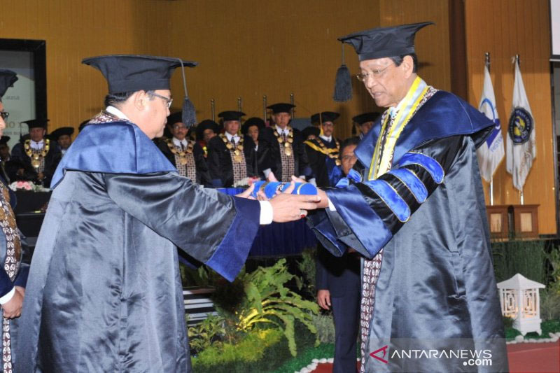 Sultan Yogya Dapat Dr HC Ketujuh