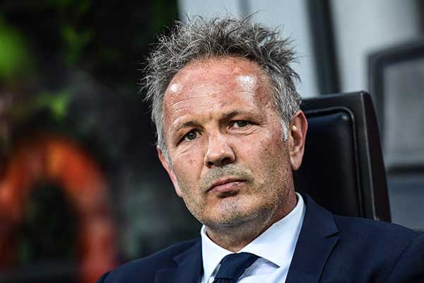 Pelatih Bologna Sinisa Mihajlovic