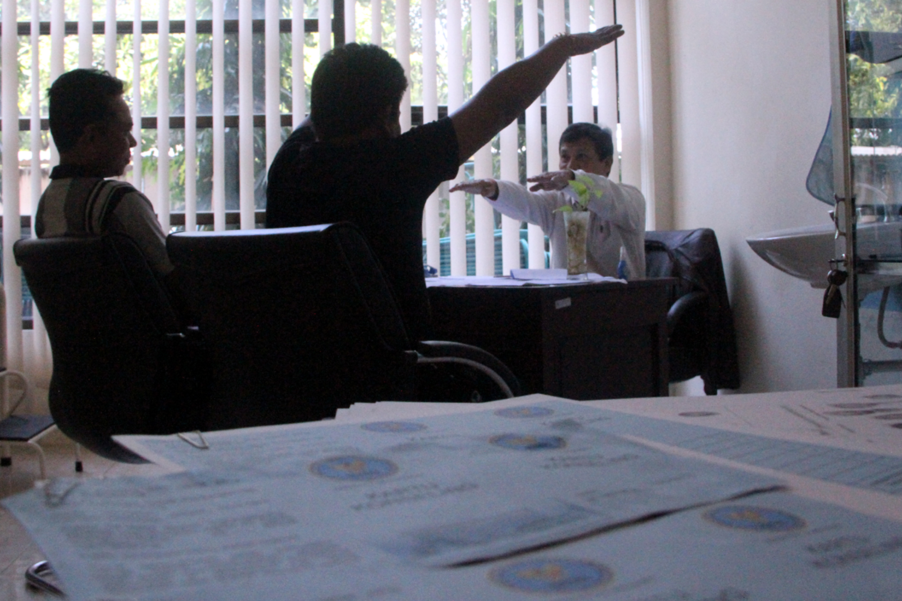  Dua orang residen pecandu narkoba mengikuti program konseling kesehatan dan rehabilitasi.  